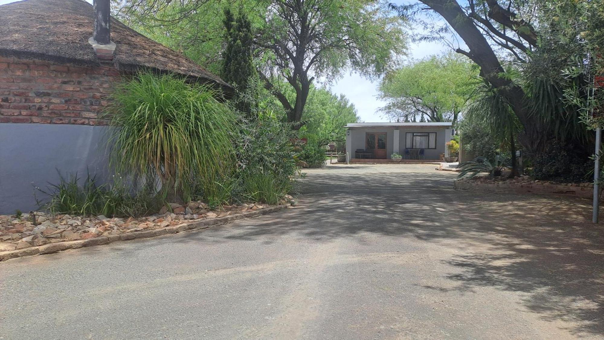 African Dawn B&B Calvinia Ngoại thất bức ảnh